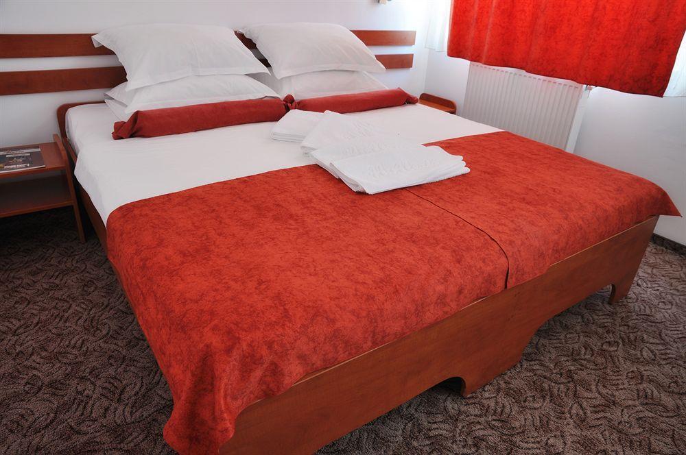 Hotel Alexis Клуж-Напока Екстер'єр фото